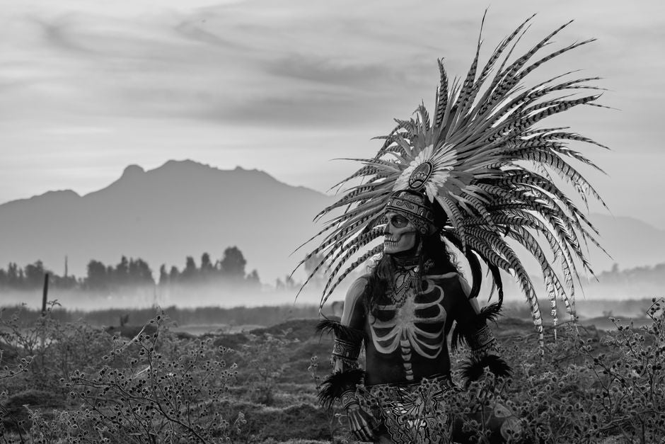 Obsidian Mirrors and the Aztec Imperial Court: A Material History of Black Stone in Ritual and Rule
