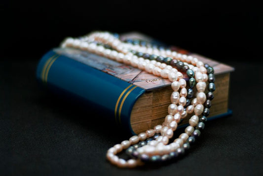 Reading Tahitian Pearls Without Reading Their Origin