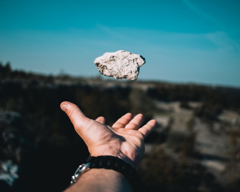 Phenakite Under the Balance: What Specific Gravity and Density Reveal That Appearance Cannot