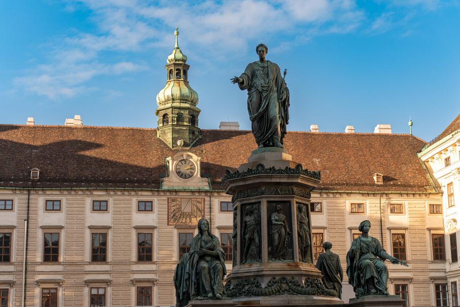 Opal in the Crown: Habsburg Court Taste, Cutting Technology, and the Politics of Imperial Display