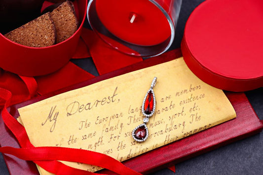 Emerald Buying Guide: How to Spot Fakes, Synthetics, and Treated Stones Before You Gift