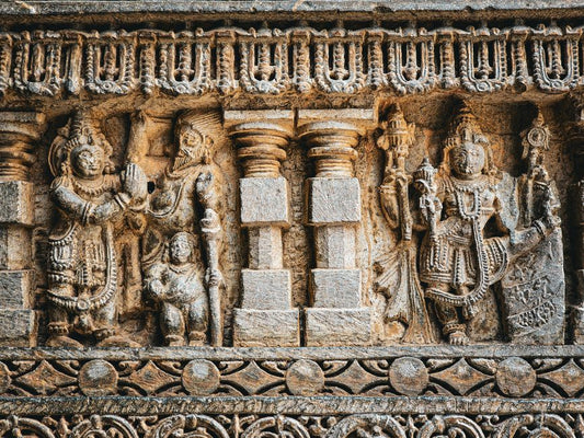 The Sacred Carbuncle: Garnet in Ancient Indian Astrology and Royal Regalia