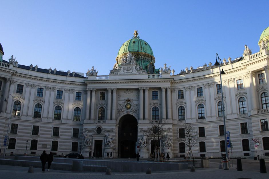 How Opal Entered the Habsburg Court: A Study in Diplomatic Gift Exchange