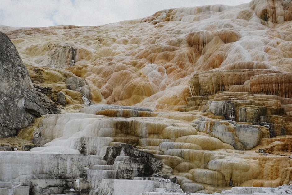 How Selenite Forms in Evaporite Basins and Why Its Deposits Are Geologically Restricted