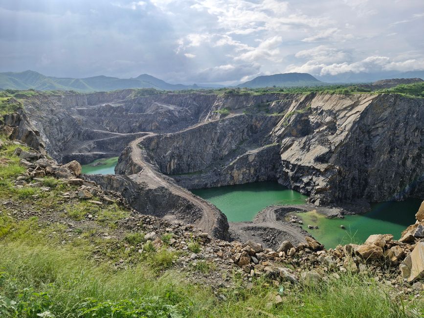 Colombian Emerald Mining and Deposit Geology: An Expert FAQ