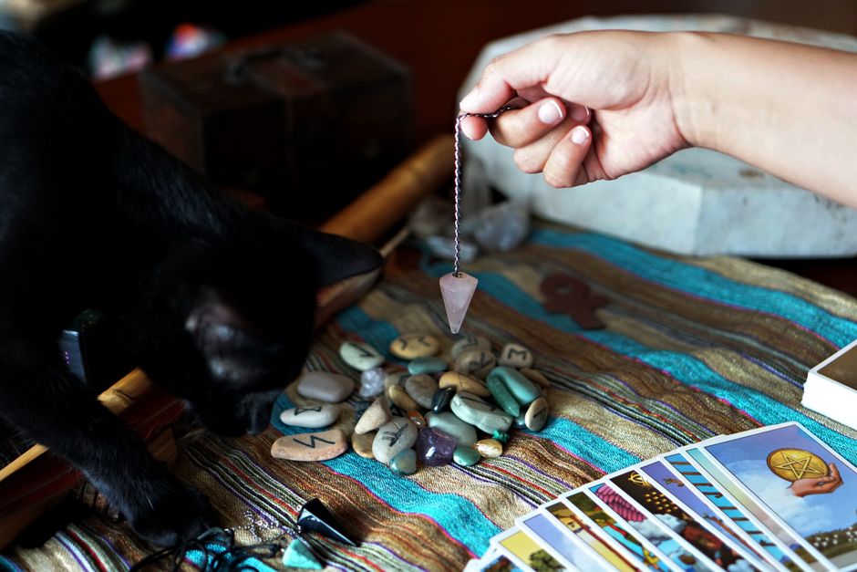 The Eye of Faith: Cat's Eye Chrysoberyl in Healing Traditions and Modern Spirituality