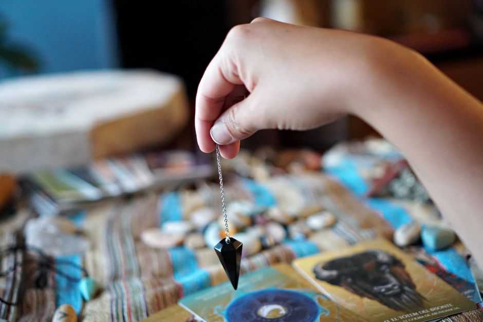 Gypsum as a Study Symbol: What Focus Clarity Actually Means in Crystal Practice