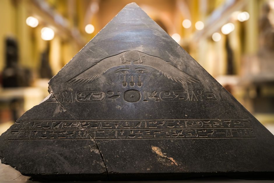 How Ancient Seal Cutters Beat the Limits of Hard Stone: Craft Guilds and the Archaeology of Signet Engraving