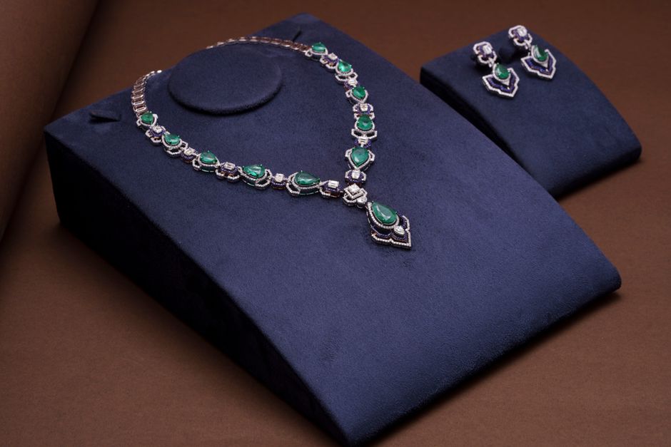 Brazilian Emerald: Choosing Between Untreated Rarity and Treated Beauty for a Special Occasion