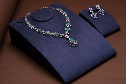Brazilian Emerald: Choosing Between Untreated Rarity and Treated Beauty for a Special Occasion