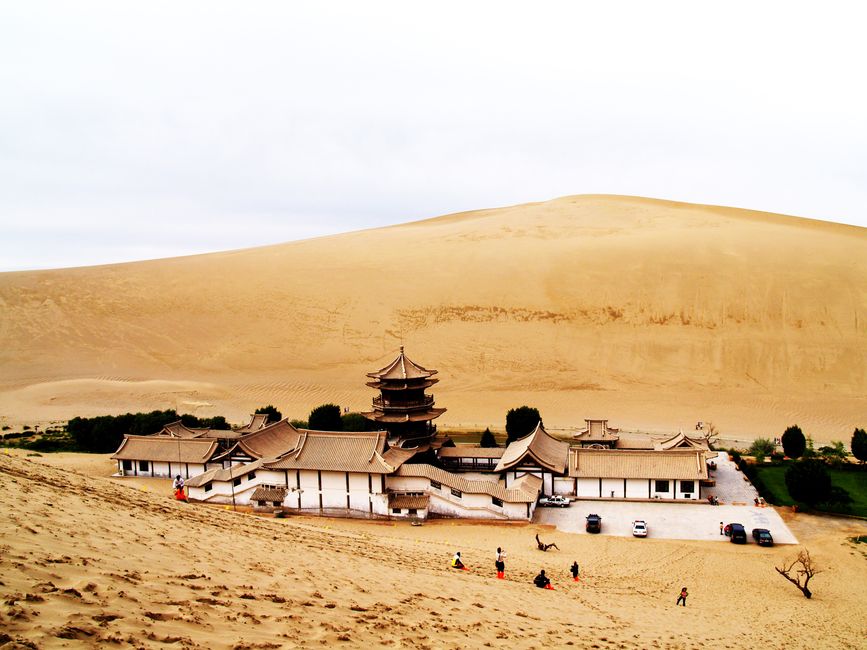 Black Obsidian on the Silk Road: Ritual Blades Between Mountain Sources and Oasis Cities