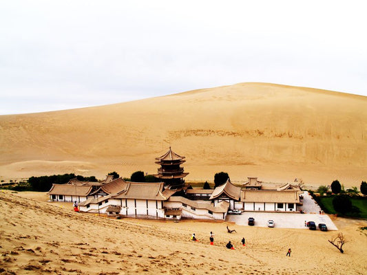 Black Obsidian on the Silk Road: Ritual Blades Between Mountain Sources and Oasis Cities