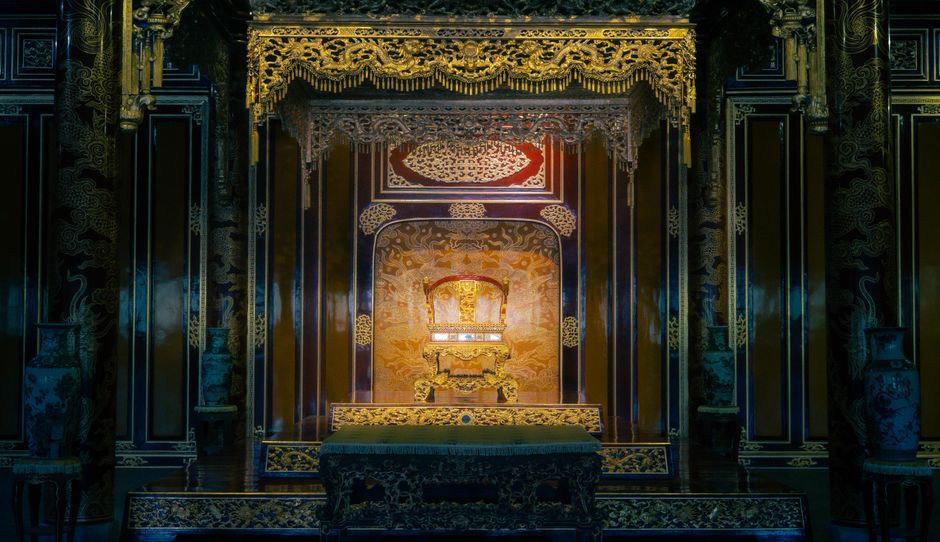 The Imperial Violet: Lepidolite in the Thrones of the Celestial Dragon Dynasty