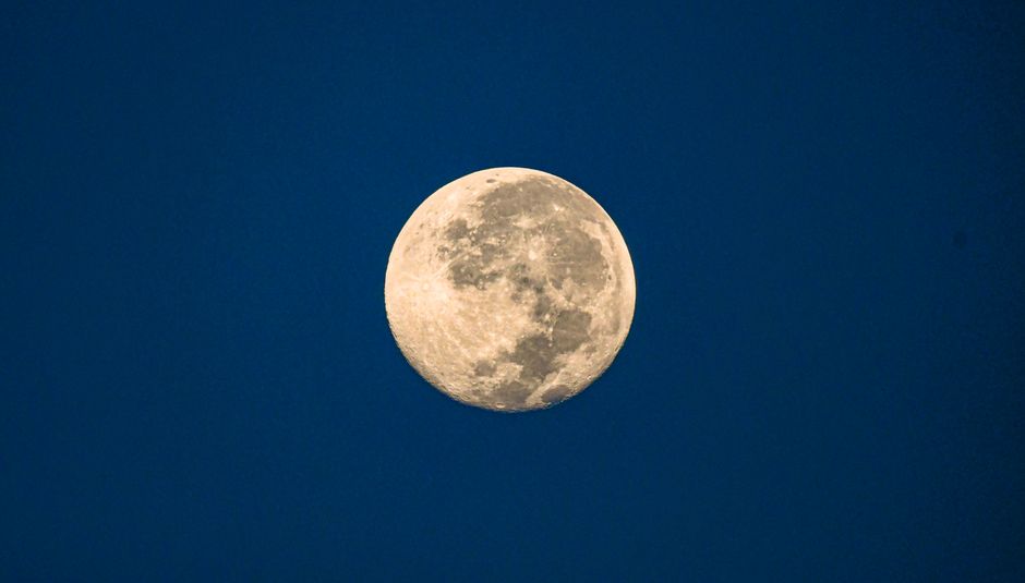 Orange Calcite and the Full Moon: What Lunar Crystal Ritual Actually Offers
