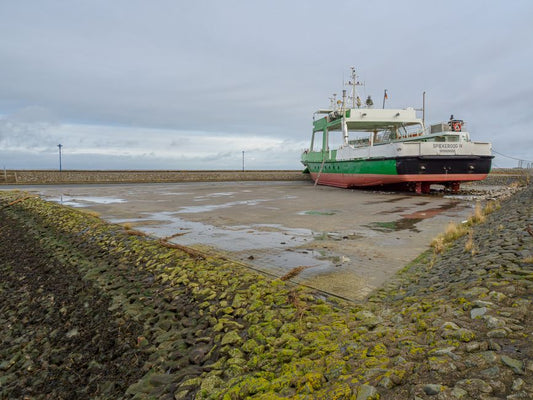 Nephrite in the Port Cities: How a Stone of the Interior Became a Maritime Commodity