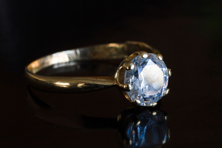 Moonstone Buying Guide: How to Choose, Verify, and Invest in Quality Stones