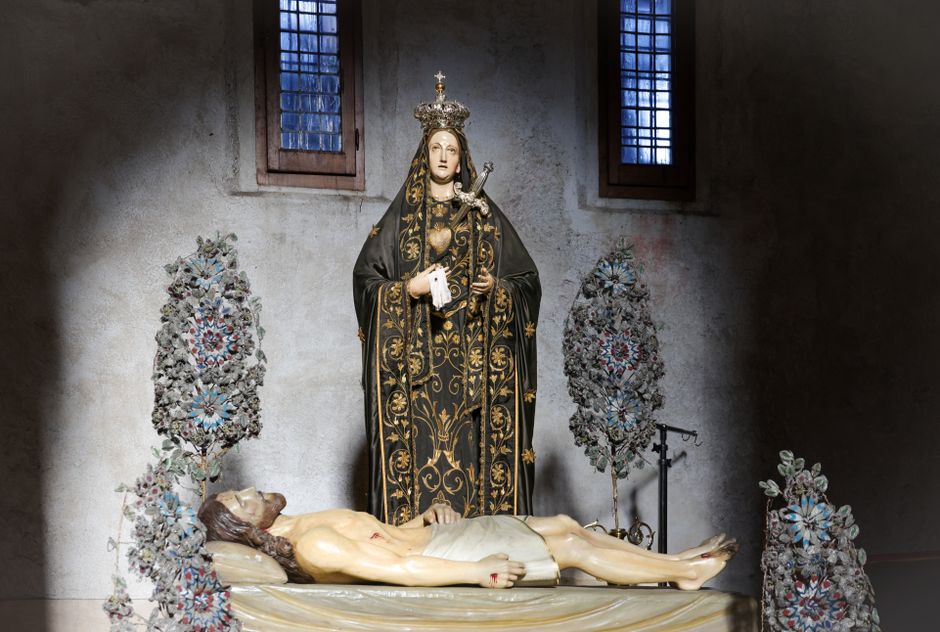 Beads of Whitby: How Fossil Jet Became a Material of Christian Devotion and Mourning