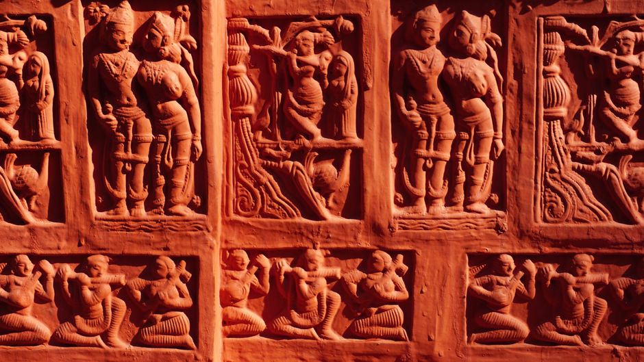 Padparadscha Sapphire and the Sacred Stones of Ceylon: A History of War and Divine Kingship