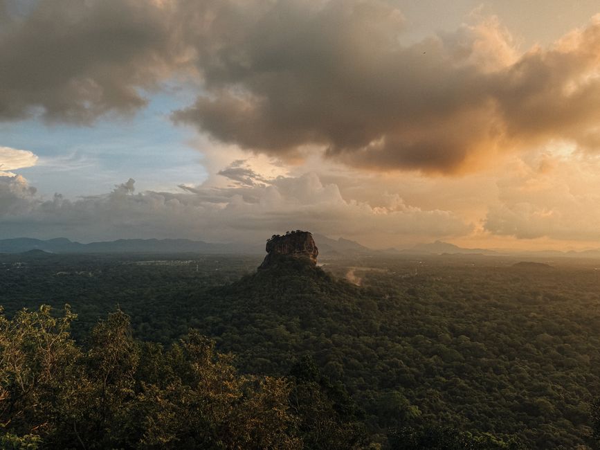 The Sacred Sapphire of Sri Lanka: From Ancient Serendib to the Crown Jewels of Kings