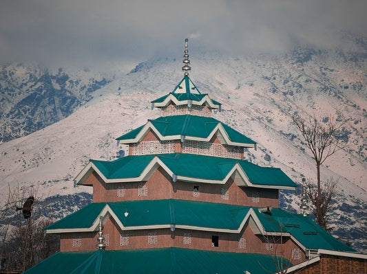 The Himalayan Heritage: Mastering Prong Integrity and Structural Care for Your Kashmir Sapphire