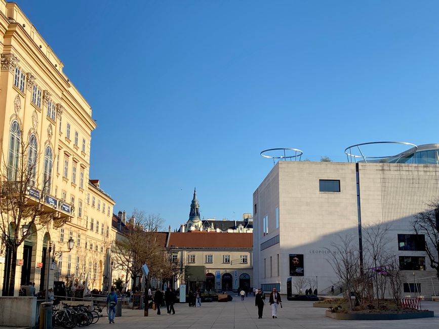 Aquamarine at the Habsburg Court: The Social Life of a Beryl in Early Modern Central Europe
