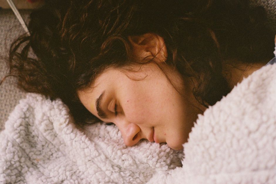 Peridot for Dream Recall and Lucid Sleep: A Sensory Guide
