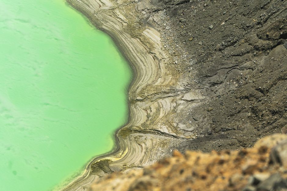 Tsavorite: The Vivid Green Garnet’s Geological Formation and Origin Deposits