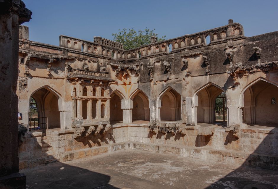 The Star Ruby in the Vijayanagara Empire: A Colonial History of Ceylon's Prized Gems