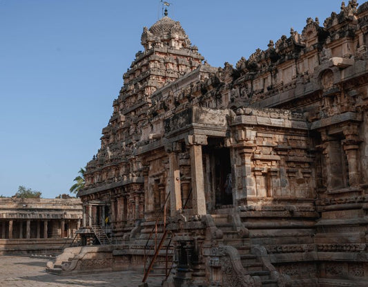 The Silver Secrets of the Moon: How Moonstone Crowned the Chola Empire and Connected Ancient India to Rome