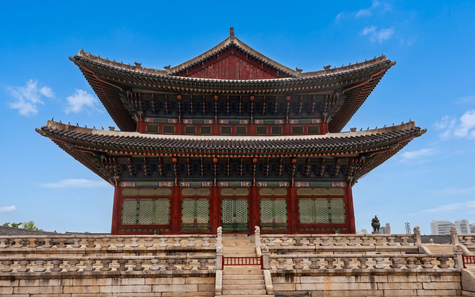 Sapphire Through the Dynasties: The Evolution of Royal Blue from Ancient Courts to Modern Icons