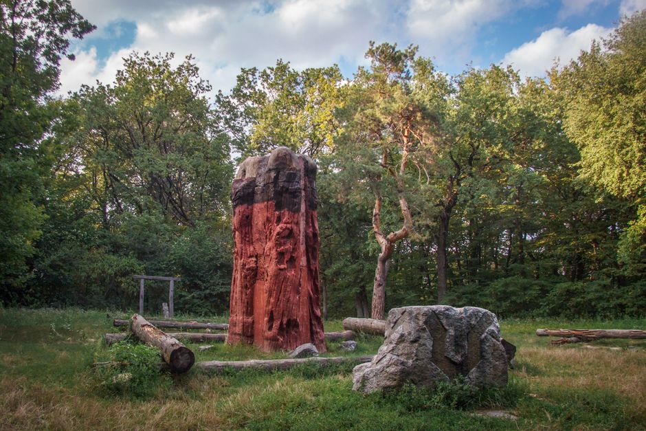 Ammolite and the Imperial Erasure: Sacred Stone of the Blackfoot Confederacy in Colonial Museum Narratives