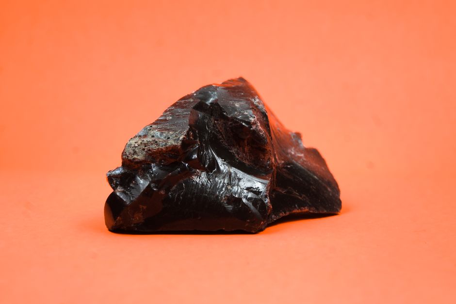 Mahogany Obsidian: Why Cut Orientation Controls the Look of a Natural Glass