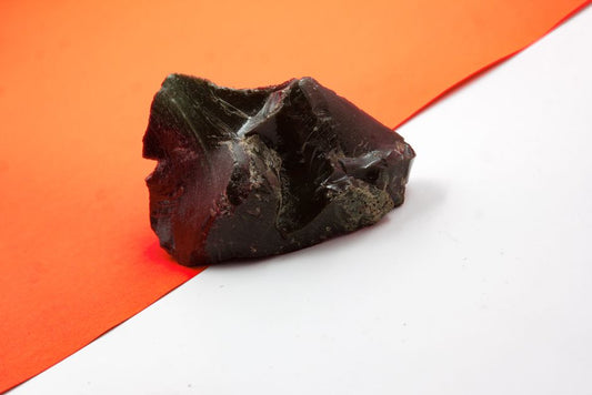Mahogany Obsidian Luminescence: Why This Volcanic Glass Usually Does Not Glow