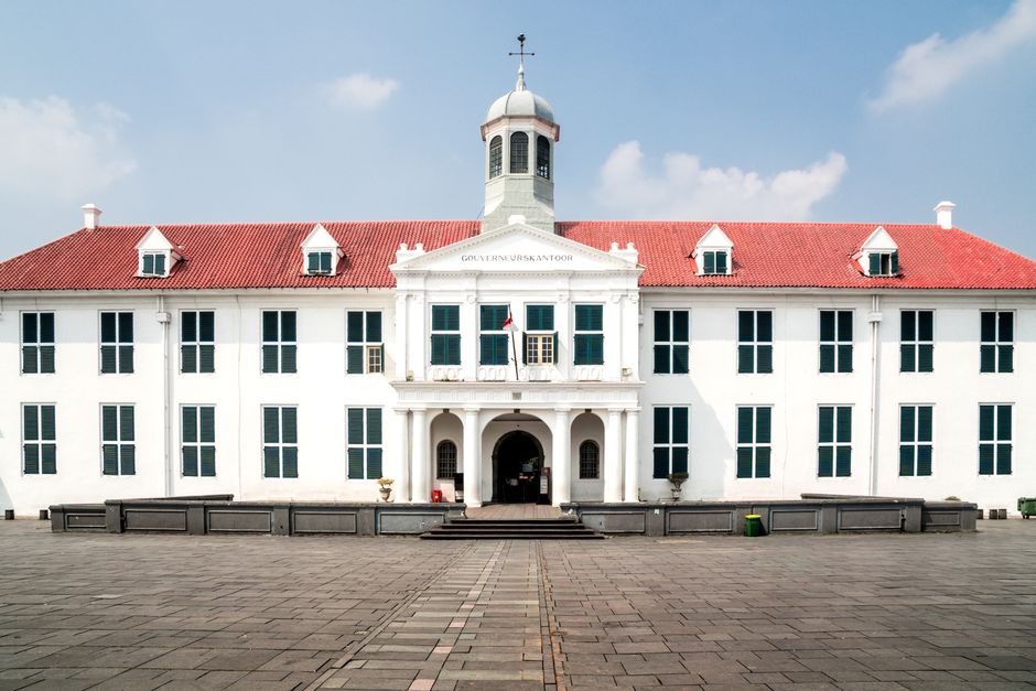 Prehnite in the Dutch Colonial Courts: A Gemstone of Rank and Ritual in the East Indies