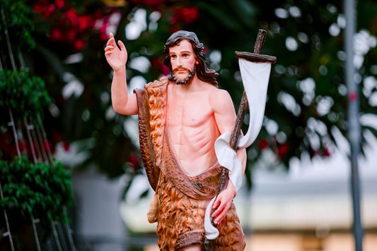 Bloodstone in Sacred Traditions: Cross-Cultural Veneration from Mesopotamia to Mesoamerica