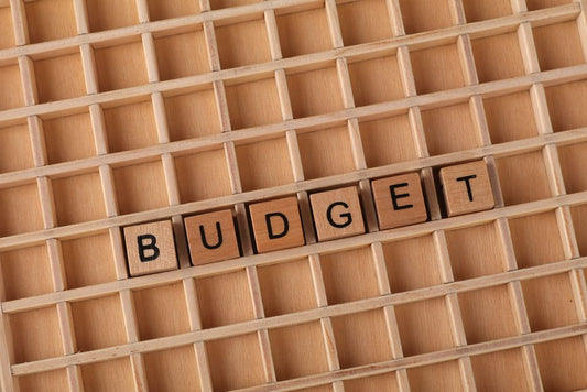 Buying Sphene at Auction: A Strategic Guide to Bidding, Budgets, and Quality