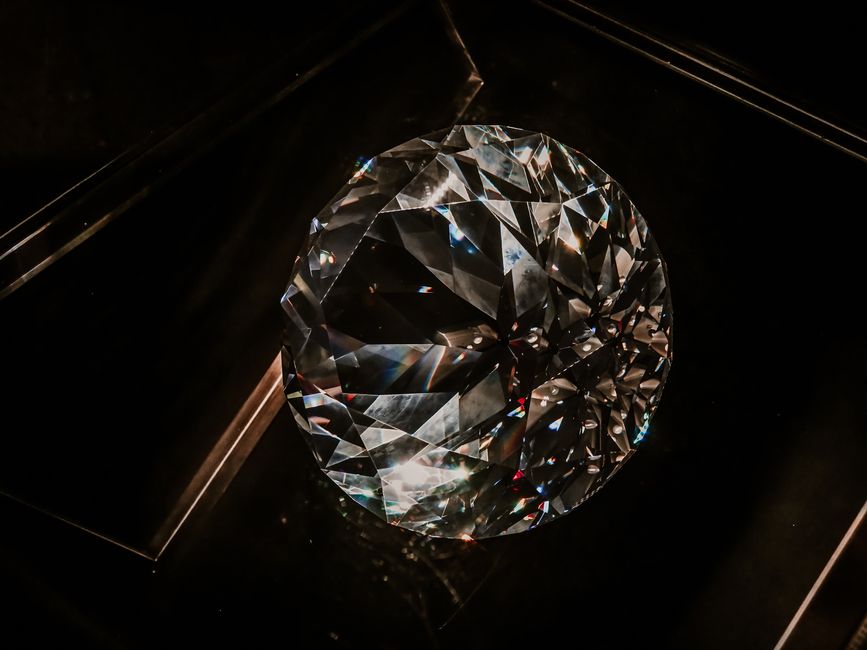 The Investment Potential of Kunzite: Unraveling Its Optical Phenomena for Gemstone Collectors