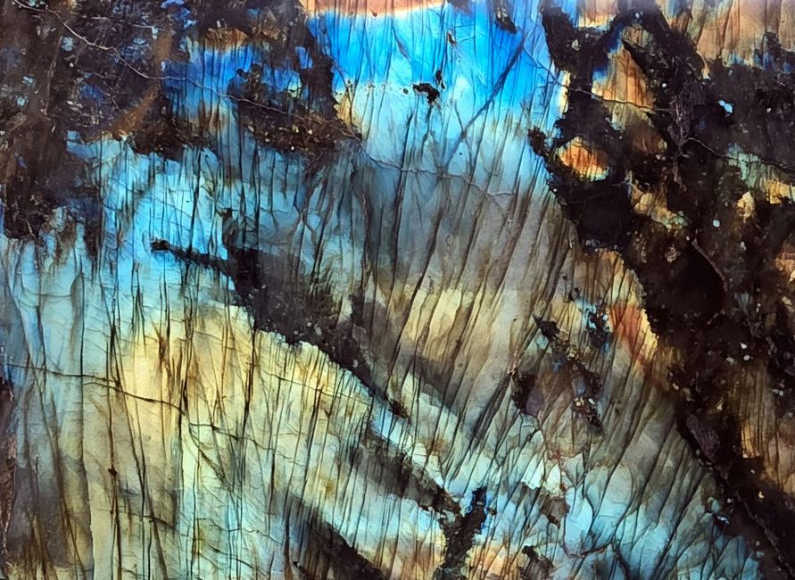 How to Negotiate Labradorite Prices: A Buyer's Guide to Fair Deals