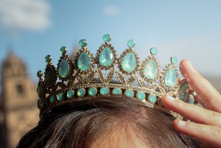The Green Stone That Traveled Without a Name: Chrysoprase in Early Modern Diplomatic Gifts