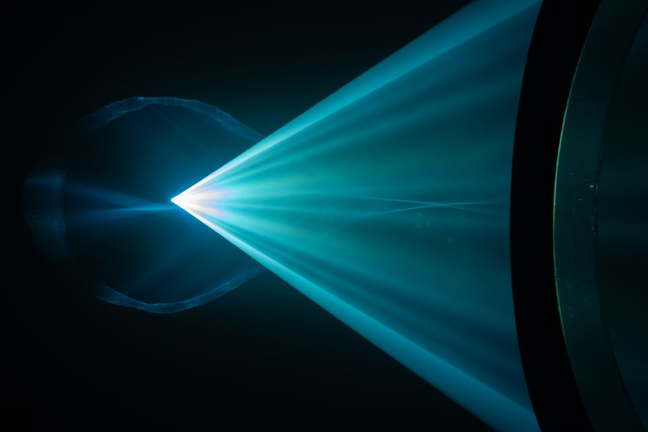 Birefringence in Hackmanite: How Sulfur Defects and Twinning Shape Its Optical Character