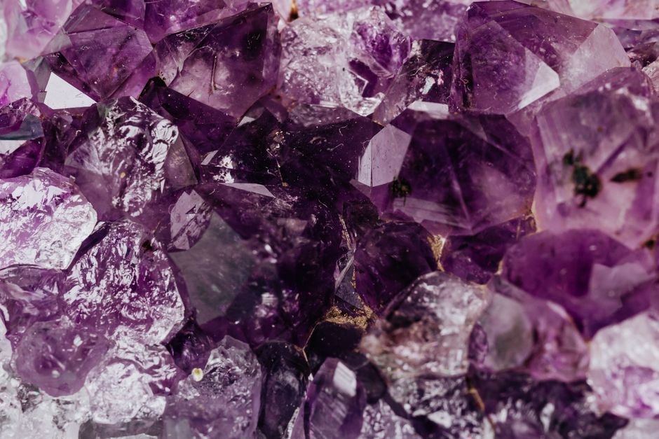 When X-Ray Diffraction Confronts an Assembled Gemstone: Limits of Crystal Analysis in Composite Materials