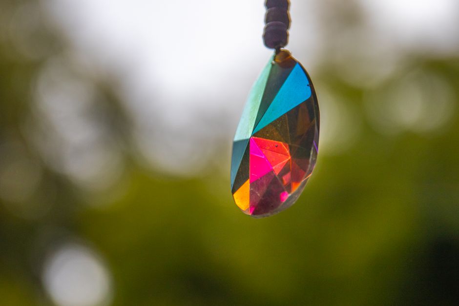 How to Clean Ammolite Jewelry: Safe Methods to Protect the Iridescent Shell Gemstone