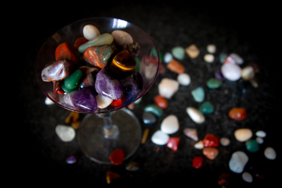 Phenakite: What Actually Varies Inside a Single Mineral Species