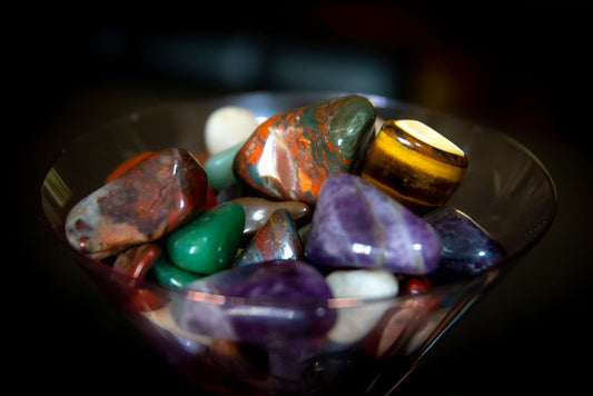 How to Identify Tiger's Eye: A Visual Field Guide to Color, Chatoyancy, and Imitations