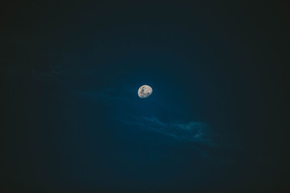 Turquoise Moon: Dream Support with the Stone of the Sky