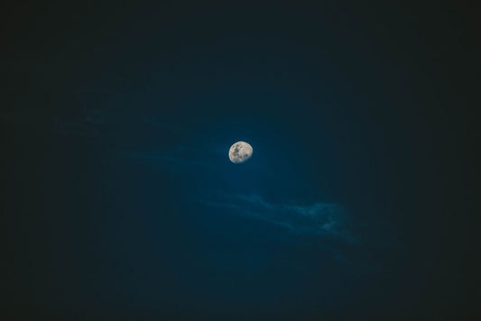 Turquoise Moon: Dream Support with the Stone of the Sky