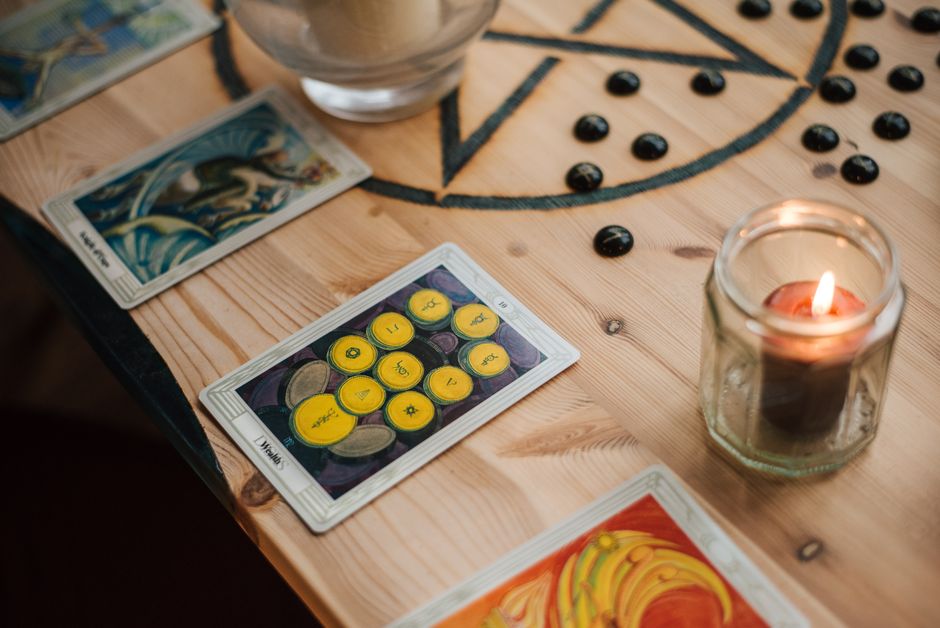 Beeswax Amber for the Solar Plexus: A Therapist's Guide to Grounded Confidence