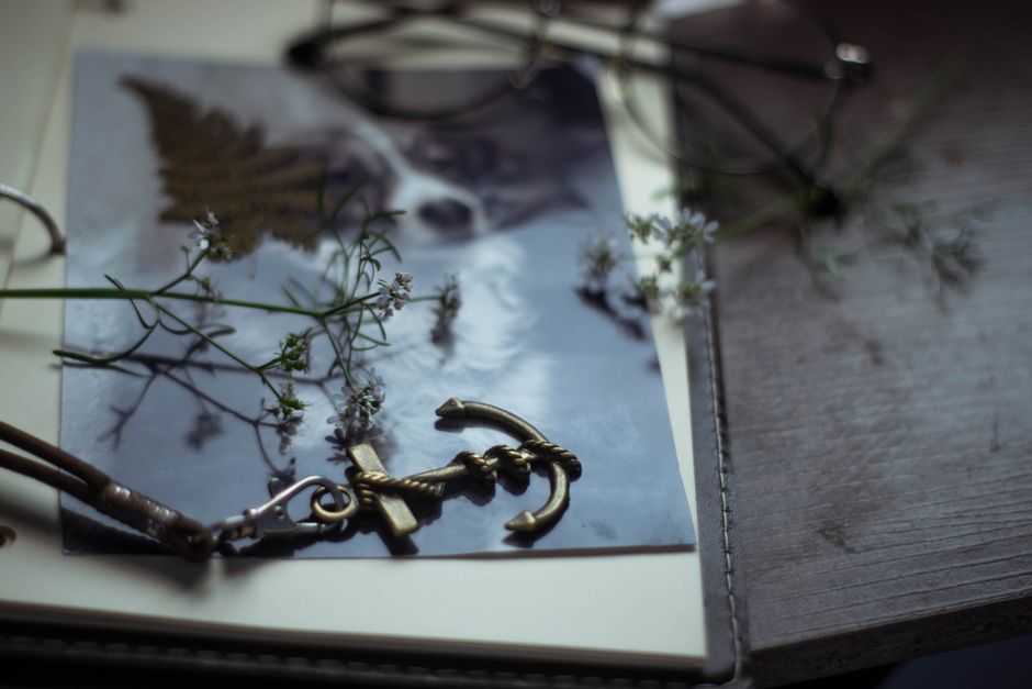 Zircon as a Grief Companion: Symbolic Anchors for Letting Go Without a Timeline