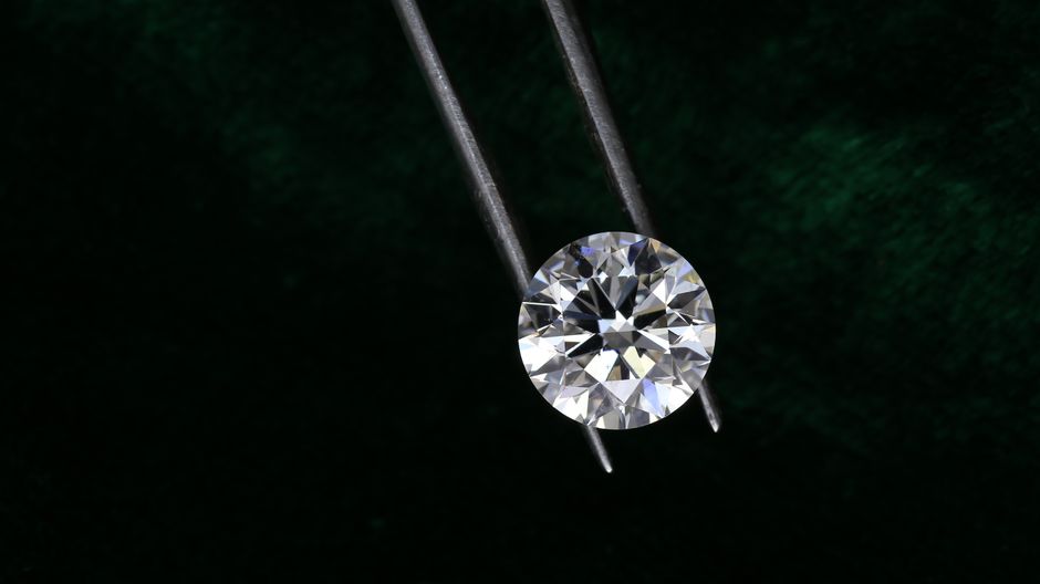 Sunstone Scams Decoded: A Cut, Color, Clarity, Carat Buying Guide to Avoid Fakes and Overpays