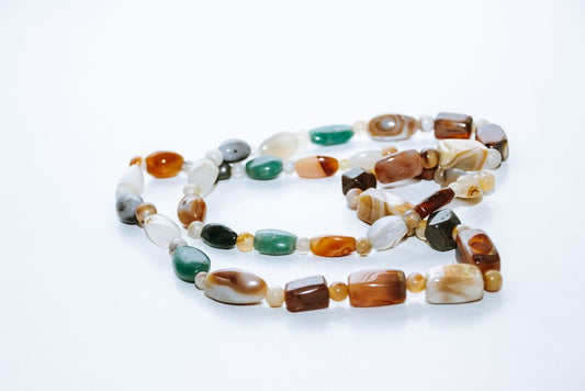 Before the Gems Reached the Counter: Carnelian Agate and the Problem of Provenance in Indian Ocean Gem Markets